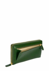 Portefeuille en cuir vert avec une finition texturée, des fermetures éclair dorées et une poche extérieure. Design rectangulaire compact avec des bords lisses.