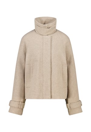 Beige Wollsakko mit hohem Druckknopfkragen, Fronttaschen und verstellbaren Schnallenriemen an den Ärmeln.