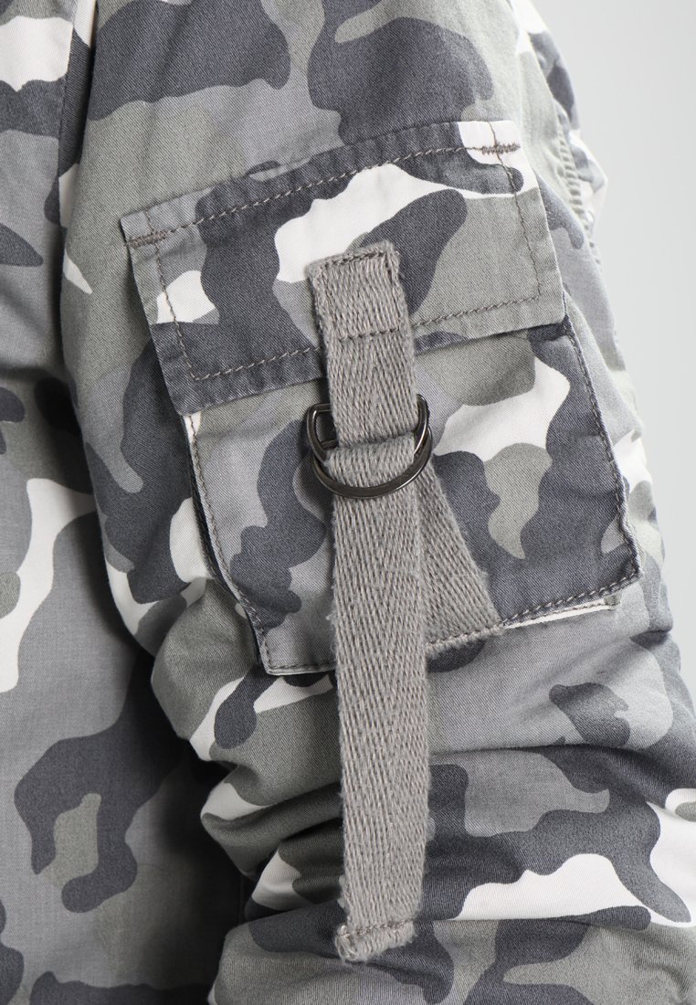 Herren Leichte Jacken | Urban Classics VINTAGE CAMO Bomberjacke snow/hellgrau - ZF11754 Herren Leichte Jacken | Urban Classics VINTAGE CAMO Bomberjacke snow/hellgrau - ZF11754