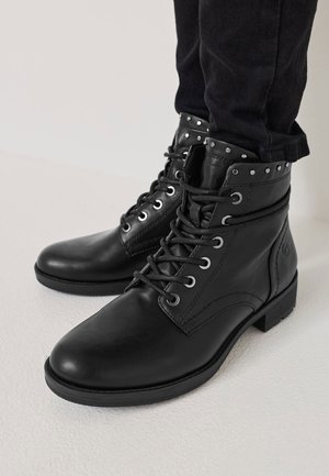 Tamaris Cowboy/biker ankle boot - black