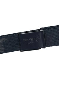 Navyblå nylonbälte med rektangulär svart spänne, med präglad text. Tyget är vävt med en slät struktur som ger hållbarhet.