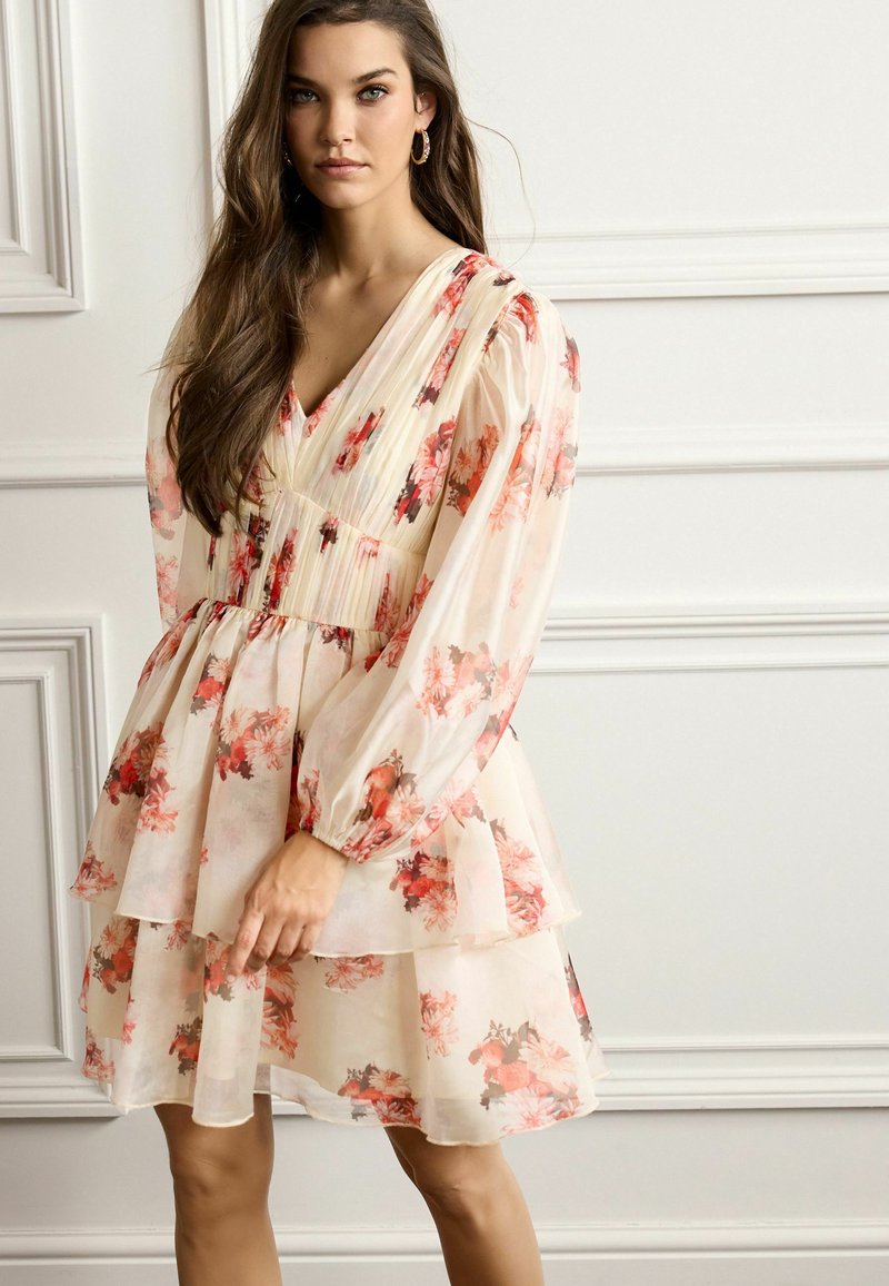 Next FLORAL PRINT LONG SLEEVE TIERED MINI DRESS Jurk cream/beige Zalando.nl