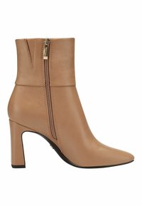 Bottine en cuir camel avec bout pointu, fermeture éclair latérale et talon carré.