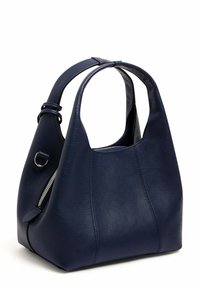 Borsa in pelle blu navy con silhouette morbida, due manici curvi e zip laterale per la chiusura. Texture liscia con accenti minimi.