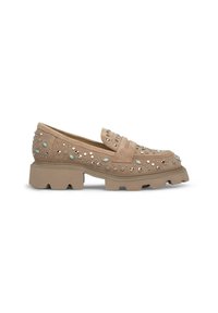 Beige suede instappers met een stevige zool, versierd met gekleurde studs en edelstenen, en met een decoratieve band over de voorkant.