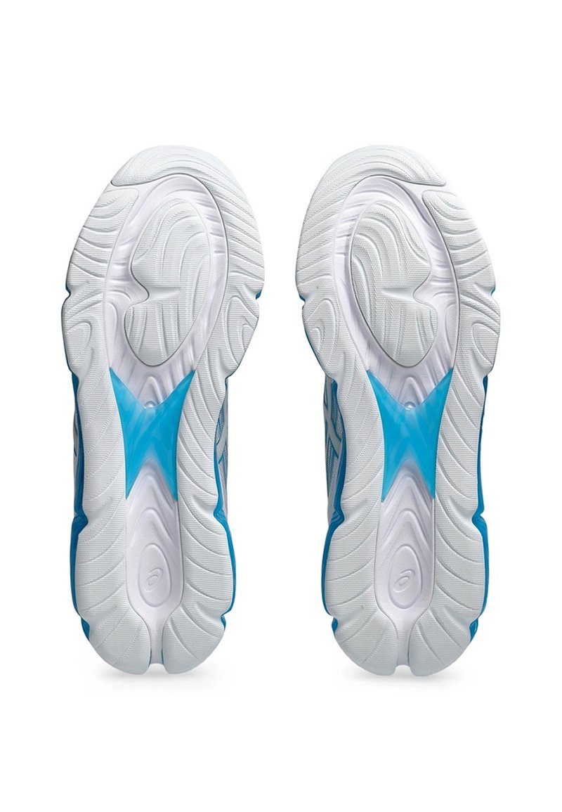 Semelles de chaussures avec une surface texturée blanche, présentant un élément de design central bleu. Forme courbée et ergonomique avec des motifs de semelle distinctifs.