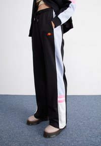 Ellesse HILANTA TRACK PANT - Spodnji deli trenirk - black