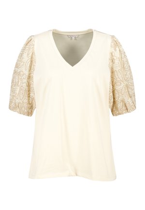 Crème kleur T-shirt met een V-hals en korte pofmouwen, met ingewikkelde beige kanten details op de mouwen en een gladde katoenen body.