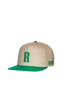 Beżowa czapka z zielonym daszkiem, z dużym zielonym logo "R" z przodu i małą metką marki z boku.