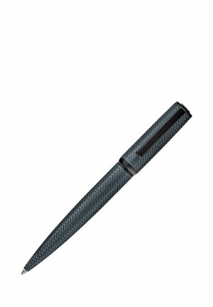 Elegancki ciemnoszary długopis z teksturowanym skośnym wzorem, czarnym klipsem z grawerowaną nazwą marki oraz zwężającą się końcówką do pisania.