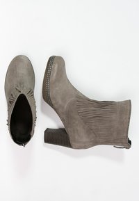 Gabor Kotníkové boty na platformě - grey