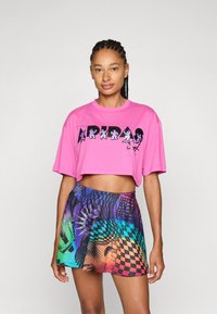 adidas Performance X JEREMY SCOTT PRIDE TRAINING TEE - T-shirt print - lucid fuchsia