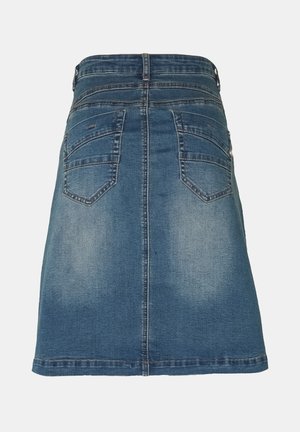 Jupe en denim avec une décoloration délavée, deux poches arrière, passants pour ceinture et une couture centrale verticale au milieu.