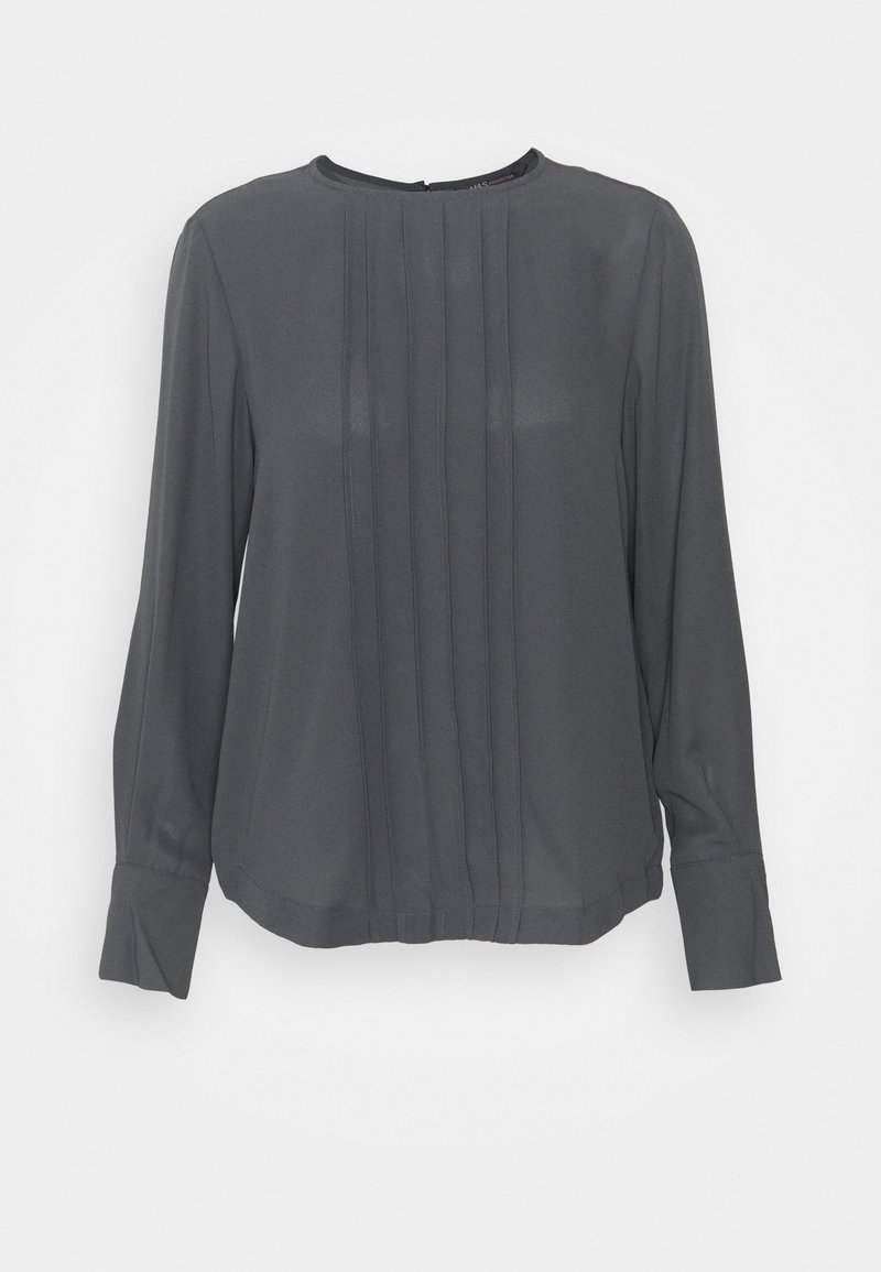 Grijze long-sleeve blouse met een ronde halslijn, voorzien van verticale plooidetails aan de voorkant en strakke manchetten. Glad stoftextuur.
