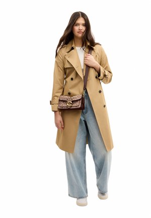 COACH, TABBY SHOULDER BAG 26 IN SIGNATURE JACQUARD - Bolso de mano - b khaki maple