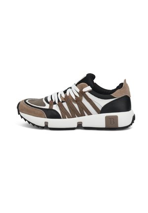 Trainers - white