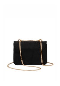 Must must nahkrist crossbody kott kuldse keti rihmaga. Omab klappi sulgemist ja lihtsat ristküliku kuju. Pehme tekstuur lisab sügavust.