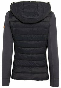 Veste matelassée noire sans manches avec manches longues gris foncé et capuche attachée, vue de dos.