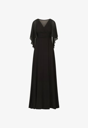 Lang sort aftenkjole med plisseret V-udskæring, gennemsigtige svævende kapesleeves og tætsiddende talje, der strækker sig til en gulvlængde nederdel.