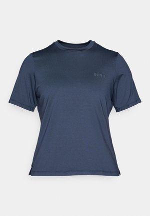 Camisa atlética de manga corta de color azul marino, fabricada con tejido suave y ligero. Cuenta con un escote redondeado y un sutil logo "BORG" en la parte delantera.