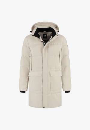 Lange crème gewatteerde winterjas met capuchon, zwarte binnenkraag, voorrits en knoopsluiting, twee klepzakken en twee verticale ritszakken.