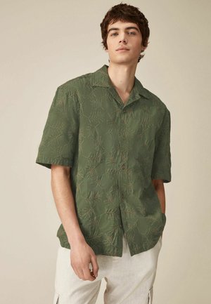 TEXTURED EMBROIDERED SHORT SLEEVE CUBAN COLLAR REGULAR FIT - Hemd - green