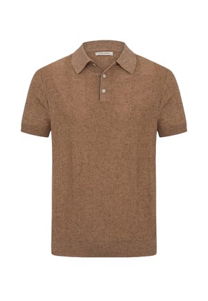 Braunes Strick-Poloshirt mit kurzen Ärmeln, texturierten vertikalen Streifen und zwei weißen Knöpfen auf der Knopfleiste, beschriftet mit Dan John.