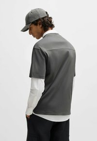 HUGO DEBOSTAC - Camiseta estampada - open grey twentysix