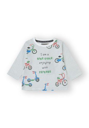 Camisa de manga larga a rayas en blanco y gris con impresiones de bicicletas y scooters. El texto dice "Soy un ciclista disfrutando con amigos" en verde.