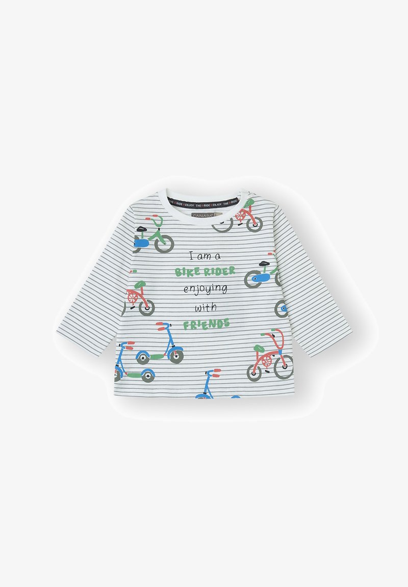Camisa de manga larga a rayas en blanco y gris con impresiones de bicicletas y scooters. El texto dice "Soy un ciclista disfrutando con amigos" en verde.