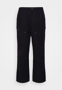 Svarta byxor i slitstarkt material, med rak bendesign, bälteshällor, knäppning med knapp och två tryckknappsfickor fram.