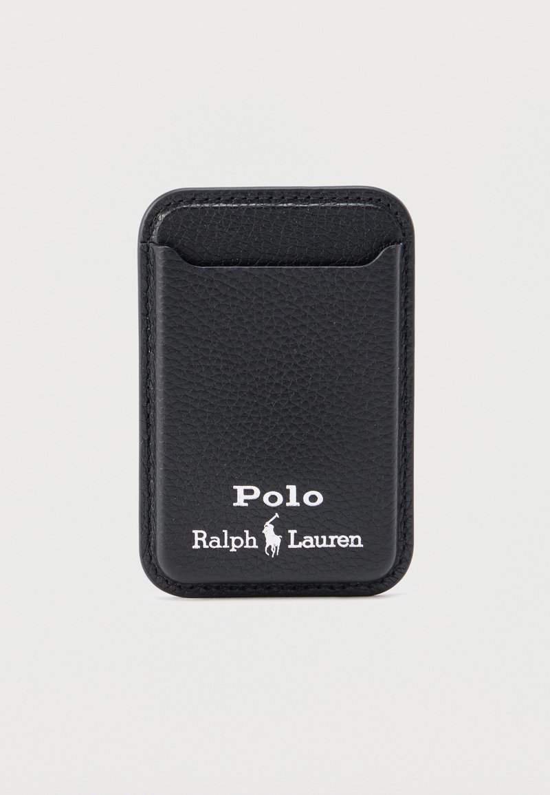 Μαύρο δερμάτινο πορτοφόλι καρτών με στρογγυλεμέ νες γωνίες, άνω θήκη και ανάγλυφο λογότυπο "Polo Ralph Lauren" σε λευκό. Λεπτομέρεια με υφή στην επιφάνεια.