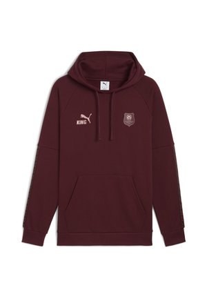 Bordeaux hættetrøje med kangaroo-lomme, snøre i hætten og broderet logo. Har dekorative sidelommer og ribstrikkede manchetter.
