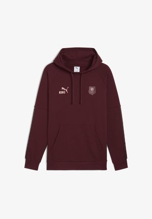 Sudadera burdeos con bolsillo tipo canguro, capucha con cordón y logotipo bordado. Presenta franjas decorativas en los lados y puños acanalados.