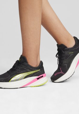 Puma MAGNIFY NITRO 2  - Laufschuh Neutral - black lime pow poison pink