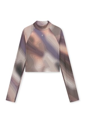 Top a collo alto cropped a maniche lunghe con motivo astratto a vortice in tonalità beige, viola e marrone su sfondo bianco.