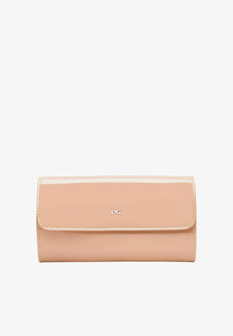 Portefeuille en simili cuir couleur pêche avec une fermeture à rabat magnétique, présentant un logo subtil et une texture lisse, de forme rectangulaire.
