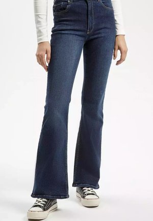 - Jeansy Bootcut