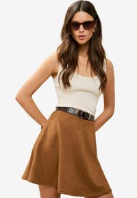 Lipsy Minihame - brown