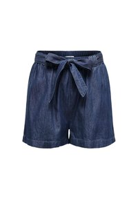 Shorts de mezclilla de color azul oscuro, corte relajado, cintura elástica con un lazo de tela y detalle de dobladillo enrollado.