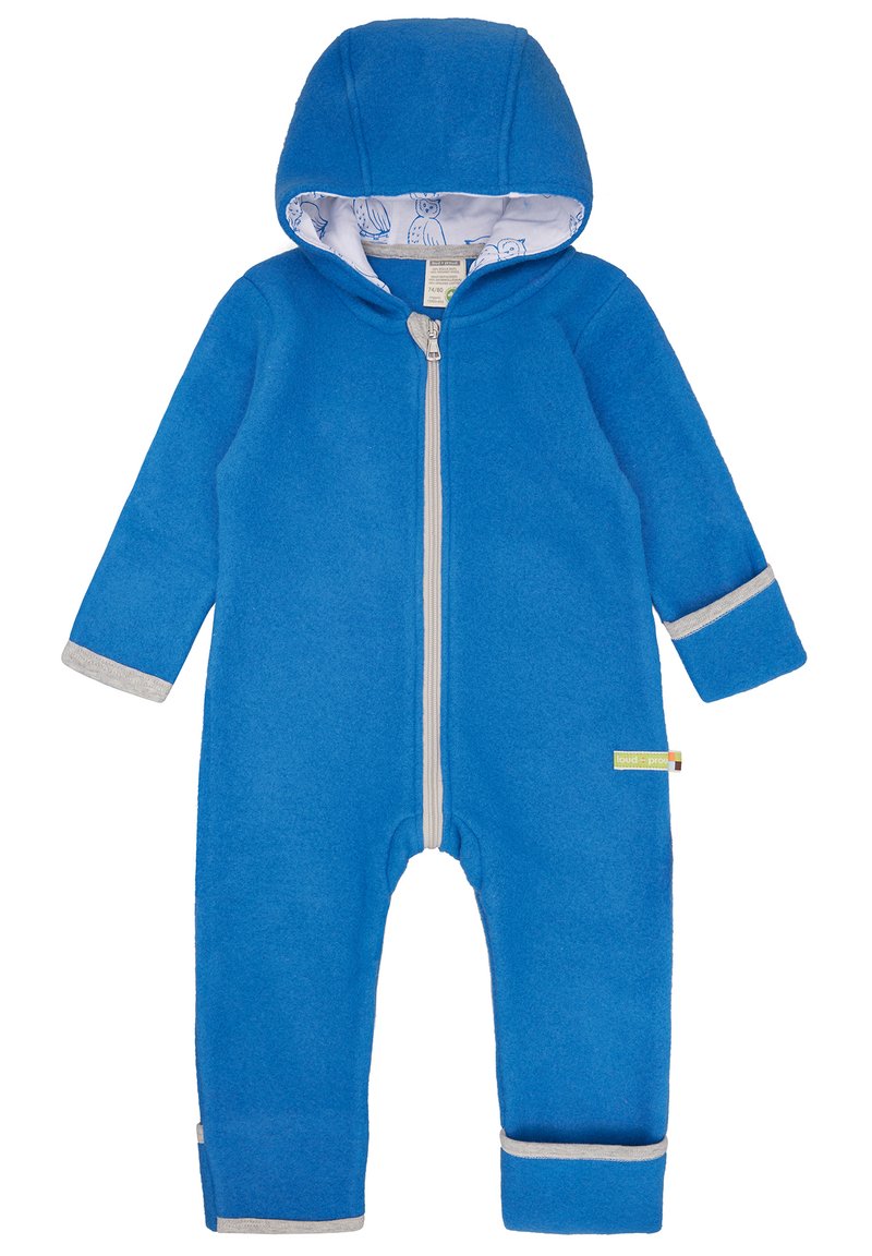 Tutina blu in pile con cappuccio, chiusura frontale con zip, accenti grigi sulle maniche e sull'orlo, e fodera interna con un leggero motivo.