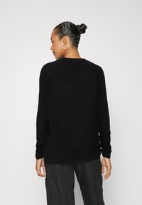 JDY MARCO LS O NECK SPLIT - Džemperis - black