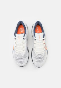 Nike Performance AIR WINFLO 11 - Silniční běžecké boty - sail/total orange/thunder blue/light iron ore/platinum tint