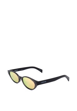 Occhiali da sole neri Levi's con lenti ovali riflettenti giallo-verdi e logo sulle aste, mostrati su sfondo bianco.