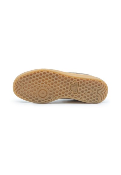 Semelle de chaussure avec motif de bande de roulement hexagonal, détail de grip circulaire près de l'avant, et logo "MAGNOCONCEPT" au centre sur une semelle extérieure en caoutchouc beige.