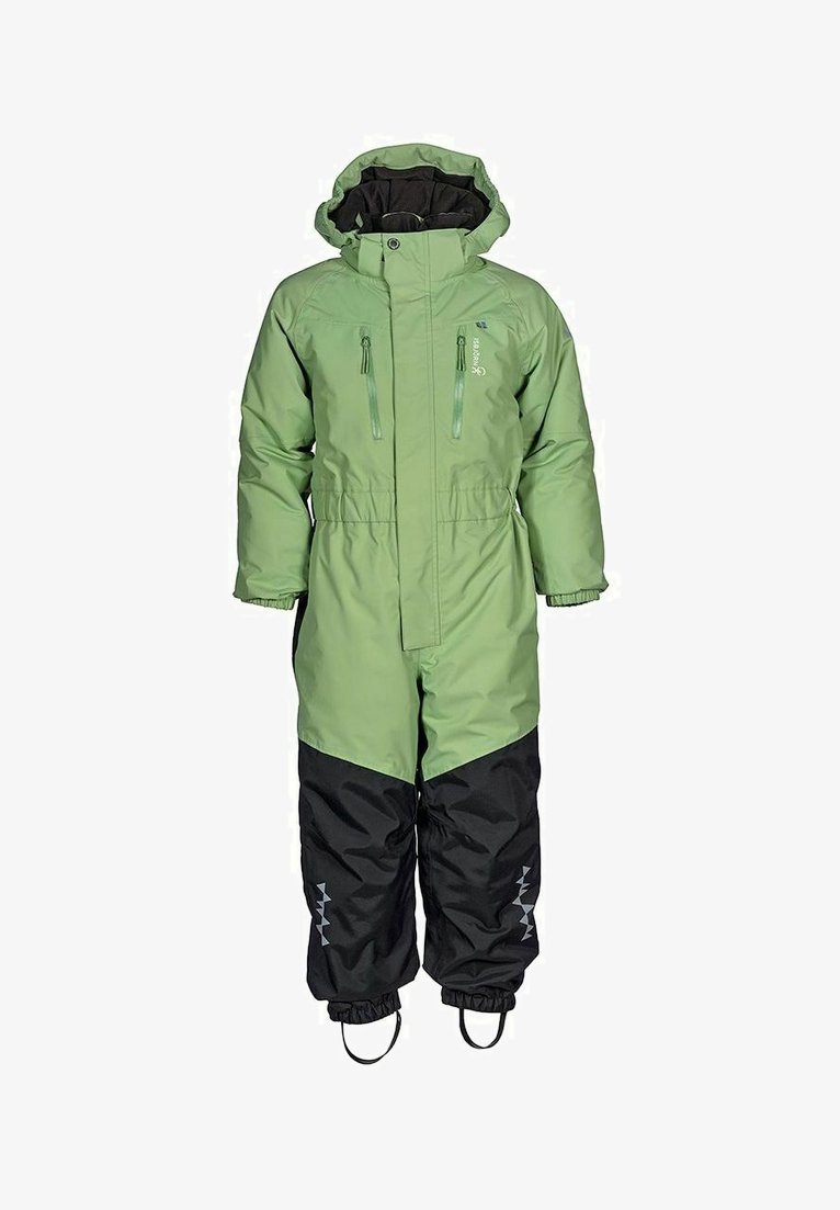 Grön och svart isolerad overall med huva, med dragkedja fram, elastiska ärmar och reflektorer på byxorna. Hållbart, vattentätt material.