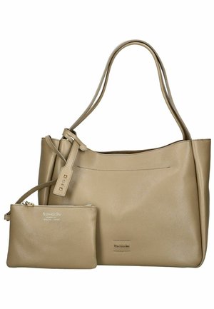 Beige Leder-Tote mit weit öffnender Öffnung, zwei Schulterriemen und einer kleineren passenden Tasche. Hat eine glatte Textur und minimales Zubehör.