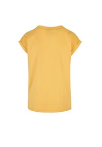 T-shirt jaune à manches courtes avec poignets retroussés, col rond, et design uni, présenté de dos sur un fond blanc.