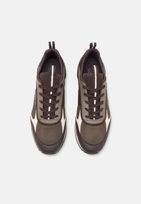 EA7 Emporio Armani UNISEX - Sneakers basse - black bean/white cap/grey