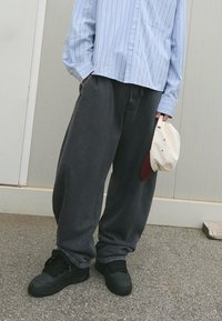 Bershka Trainers - black